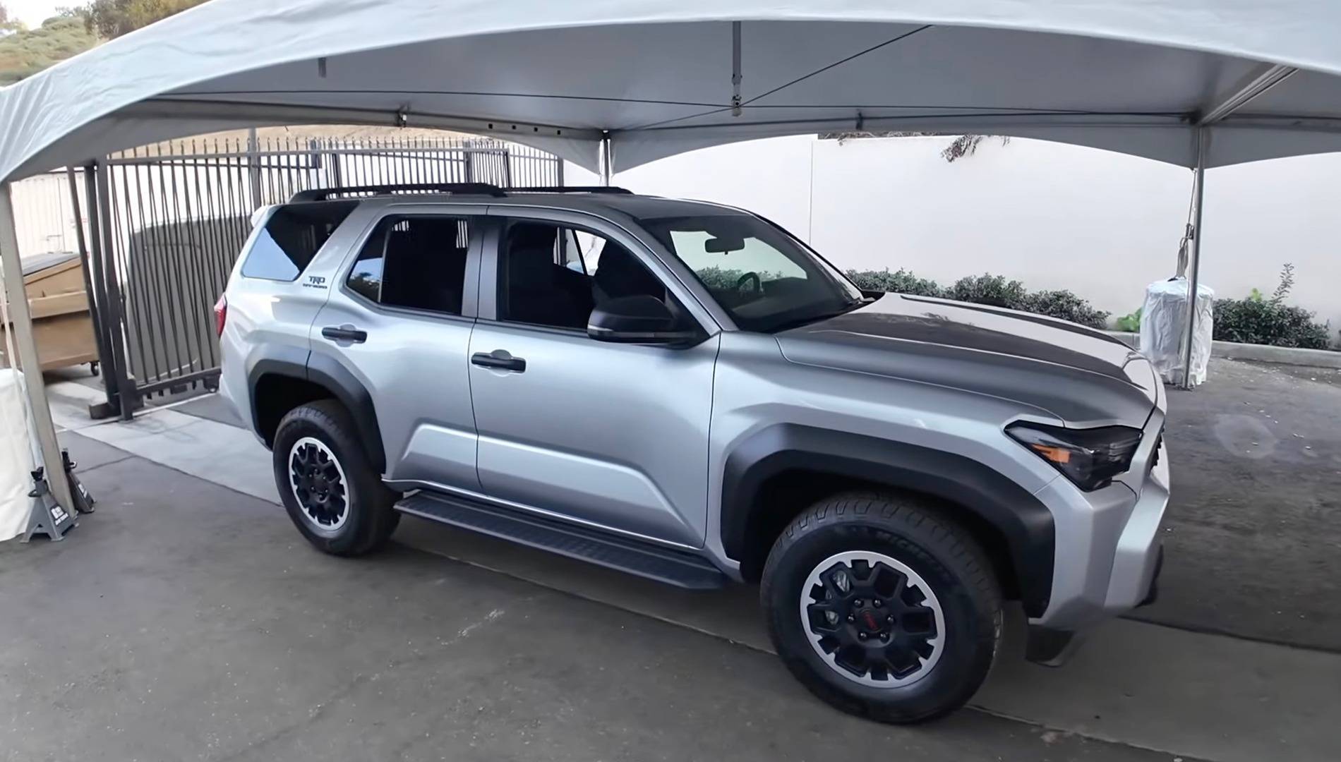 2025 Toyota 4runner CUTTING EDGE (Silver) 2025+ 4Runner 6th Gen Thread 4runner-trd-off-road-exterior-glacier-silver-9-