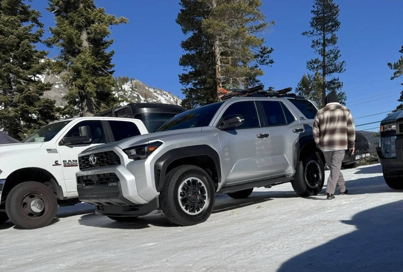 2025 Toyota 4runner Cutting Edge 2025 4Runner TRD Off-Road spotted in Tahoe cuttinng-edge-silver-2025-4runner-trd-offroad-6th-gen-jpe