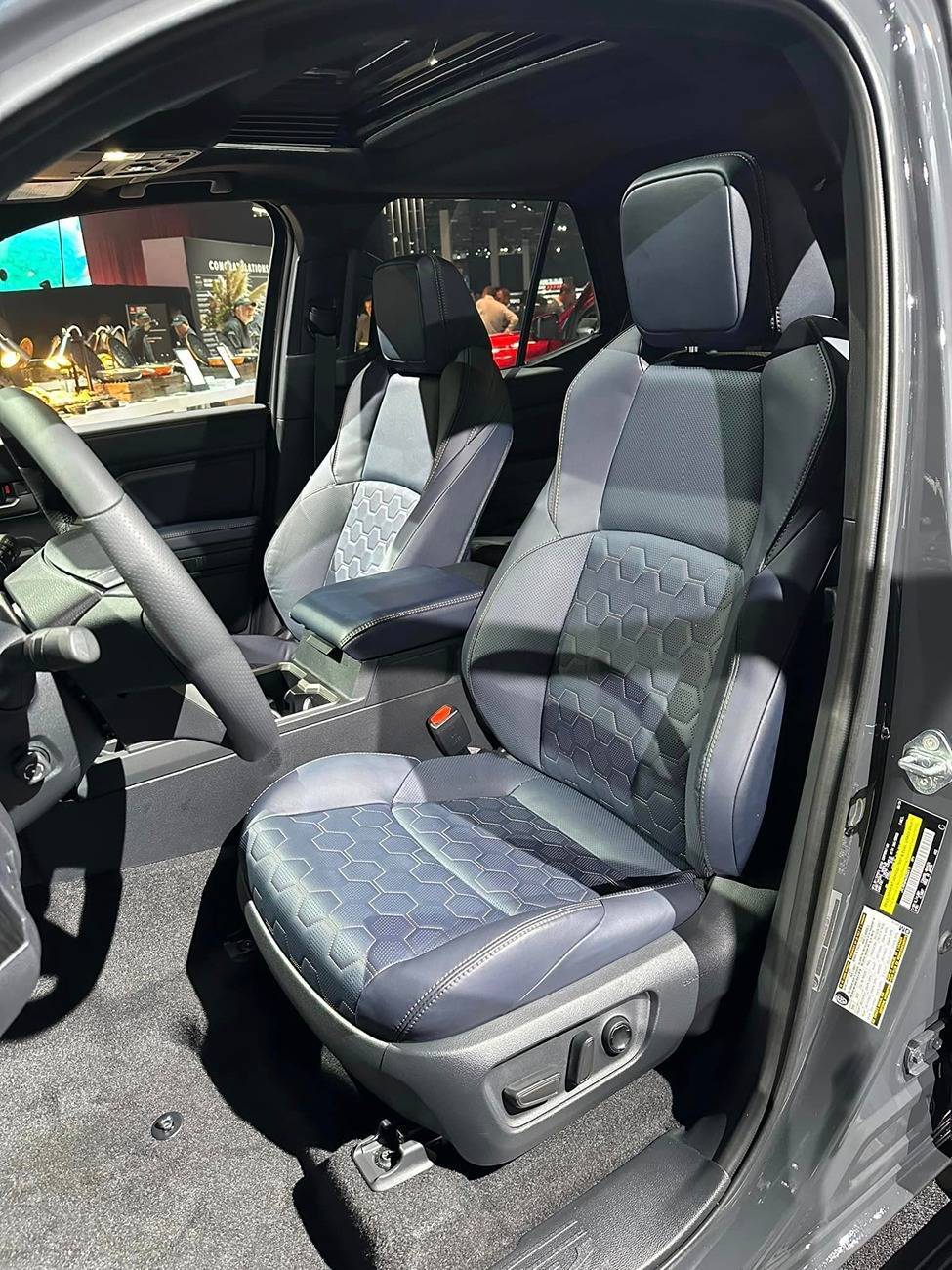 2025 Toyota 4runner UNDERGROUND 2025+ 4Runner 6th Gen Thread Dark navy platinum interior 2025 4runner 6th gen