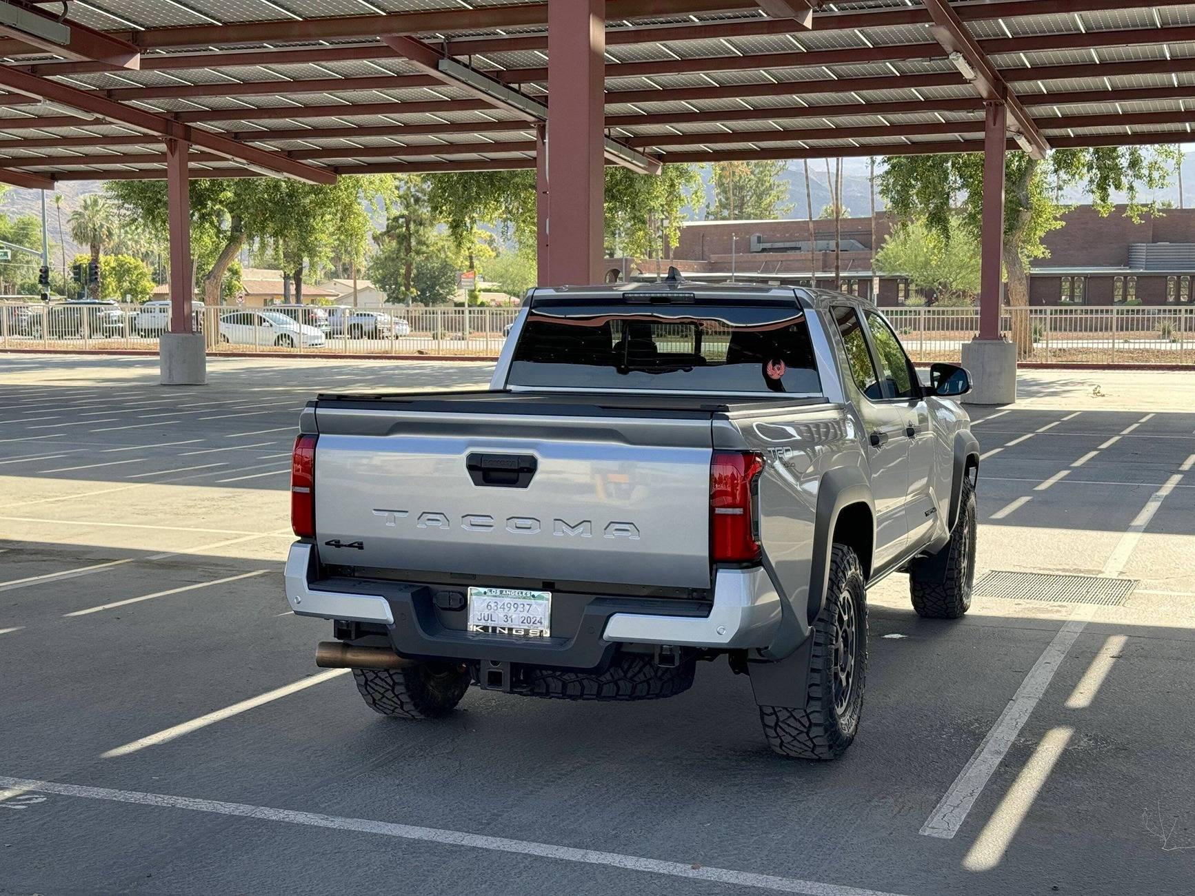 2025 Toyota 4runner Full-size Spare Tire: largest / biggest size that fits is 285/70/R17 (33's) IMG_1091.JPG