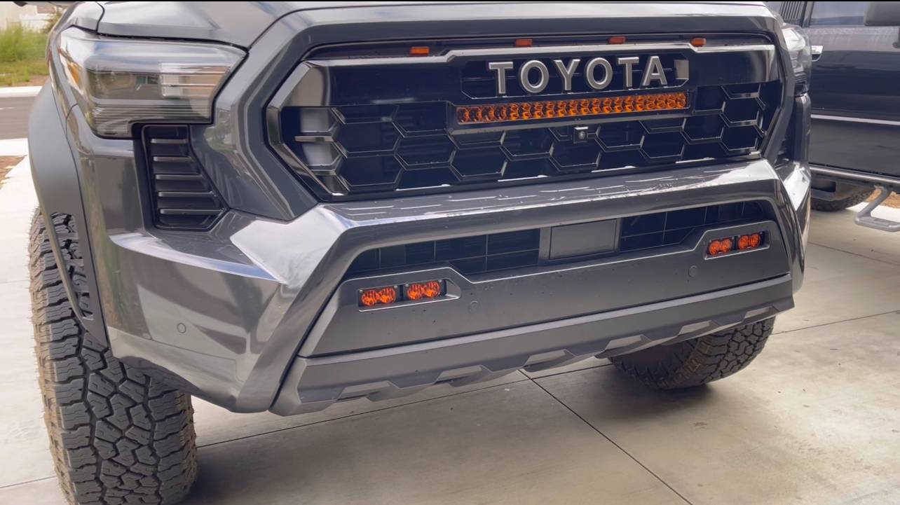 2025 Toyota 4runner Heretic light bar, Baja fog lights & Raptor aftermarket lights installed in TRD Pro grill img_6047-jpe