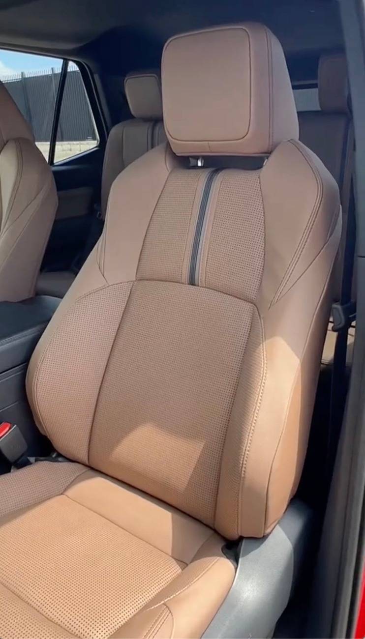 2025 Toyota 4runner Portobello interior / seats (with third-row seating) in Limited Trim 2025 4Runner 6th gen Portobello interior 3rd third row seats Limited Trim 2025 4runner 6th gen 13