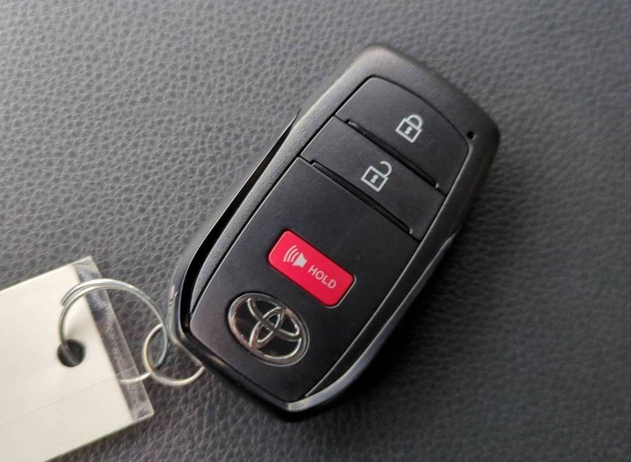 2025 Toyota 4runner Key Fob / Slim Credit Card Key Fob - Photos traditional key fob 2025 4runner 6th gen.jpg1