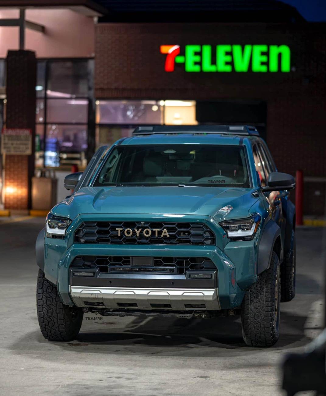 2025 Toyota 4runner Trailhunter 2025 4Runner 6th Gen spotted @ gas station (Everest color) trailhunter 4runner everest color - 2025 toyota 4runner 6th gen gas station 2