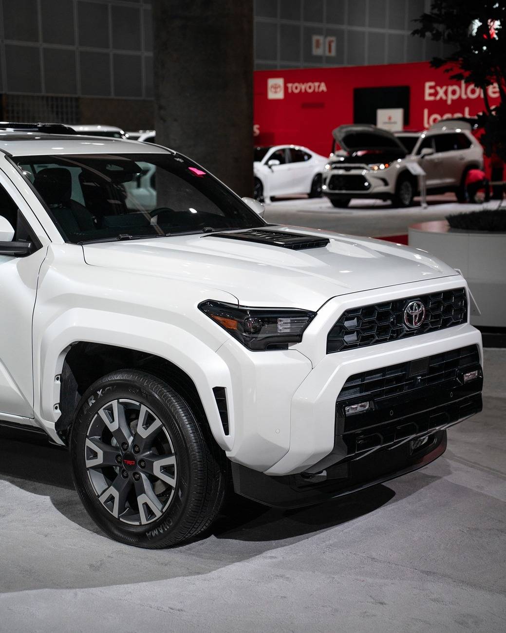 2025 Toyota 4runner TRD Sport Premium (Wind Chill Pearl / Black Interior) 2025 4Runner 6th Gen photos/video review @ LA Auto Show trd sport wheels windchill pearl white trd sport 2025 4runner 6th gen 7