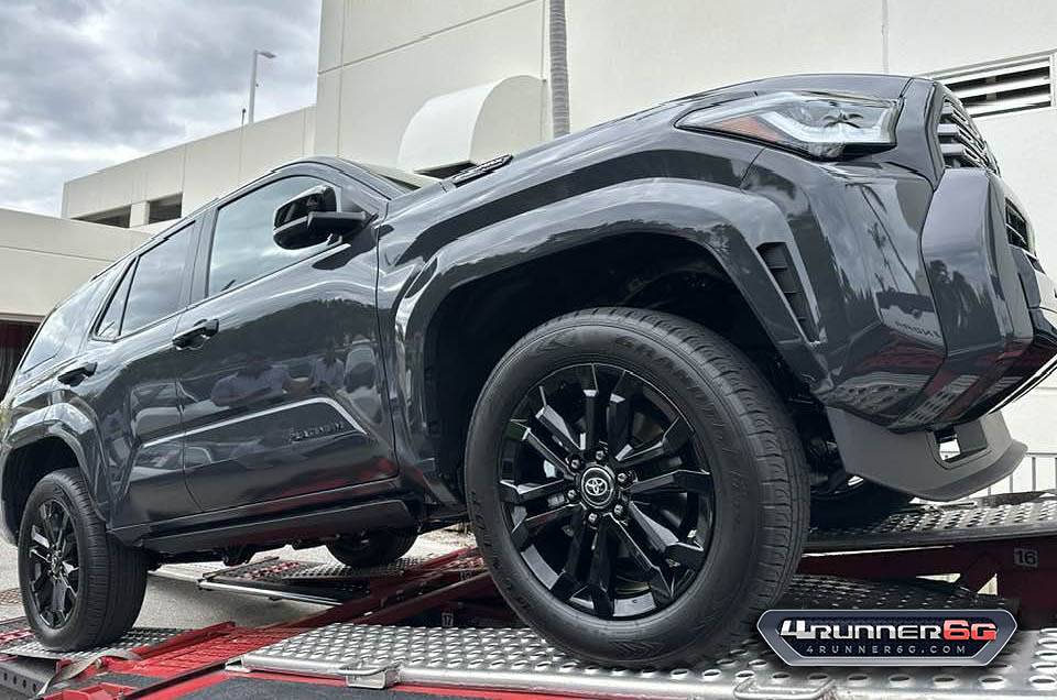 2025 Toyota 4runner Platinum 2025 4Runner first public look (Underground / Dark Navy interior) Underground Platinum 2025 4runner 6th gen dark navy interior 3