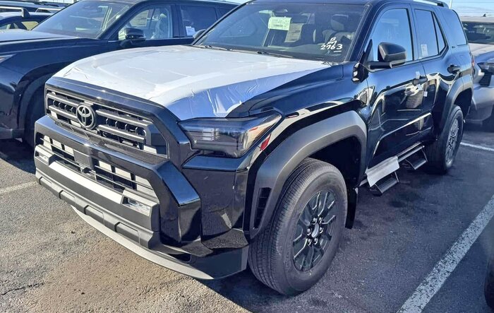 Black SR5 2025 4Runner 6th gen w/ black wheels and Predator tube side steps