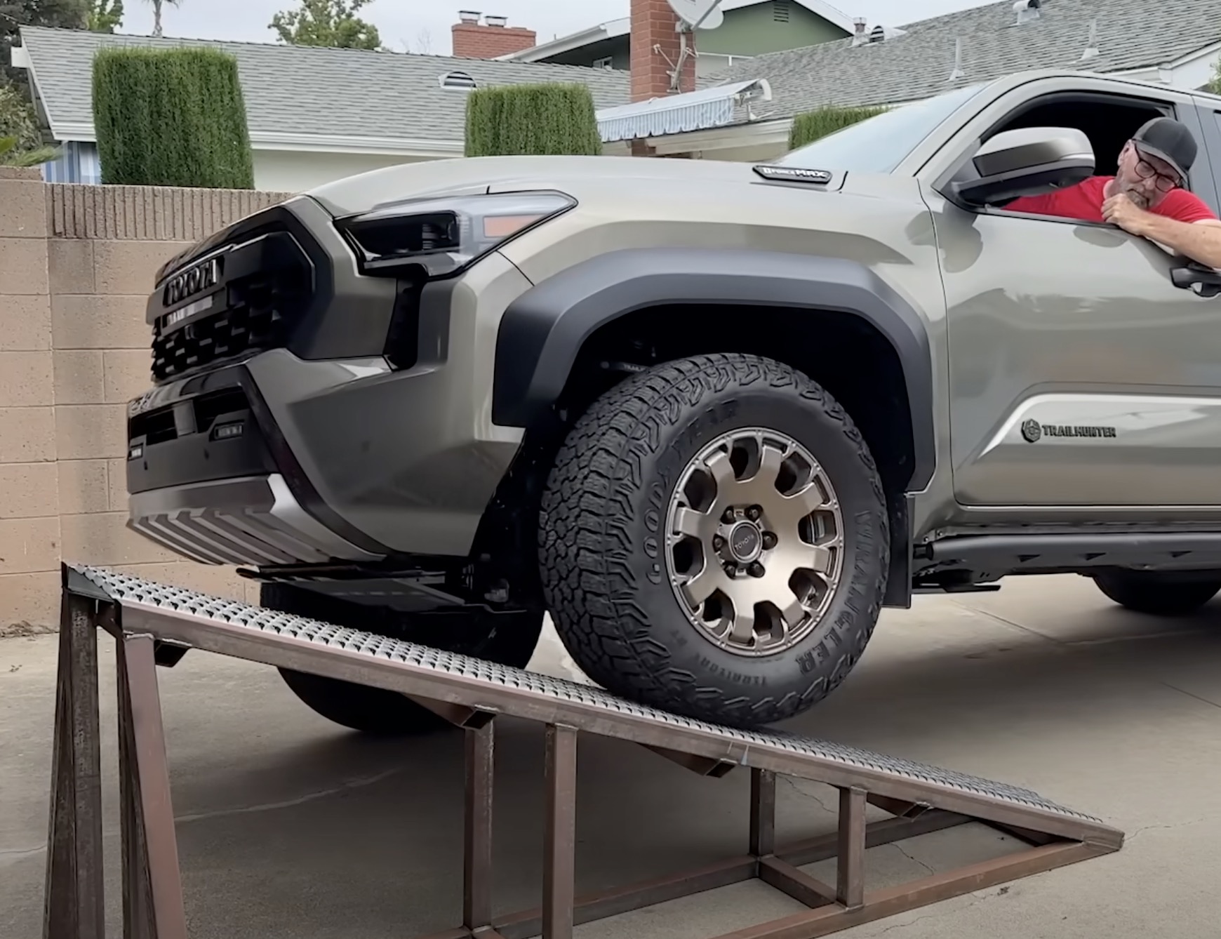 TRD Pro vs. Trailhunter Suspension Comparison & Flex Test (RTI Score